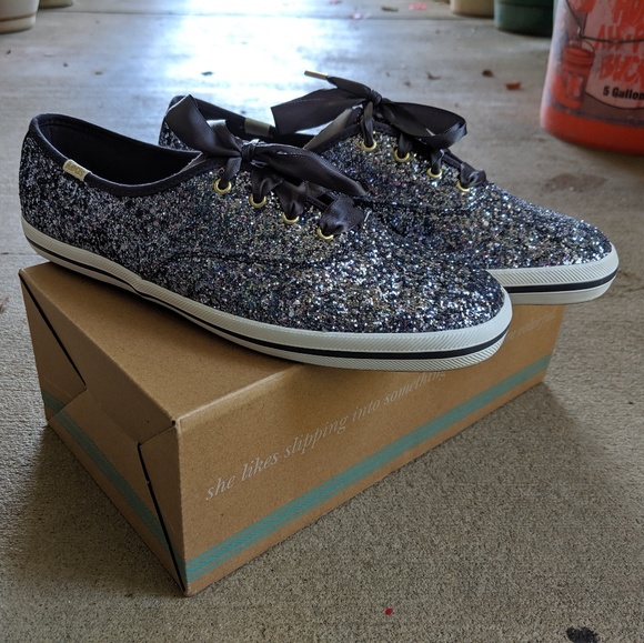 Shoes - Picture 2 of 2